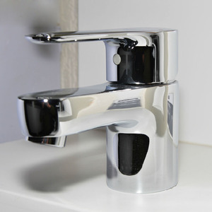 Contemporary Chrome Finish One Hole Bathroom Sink Faucets