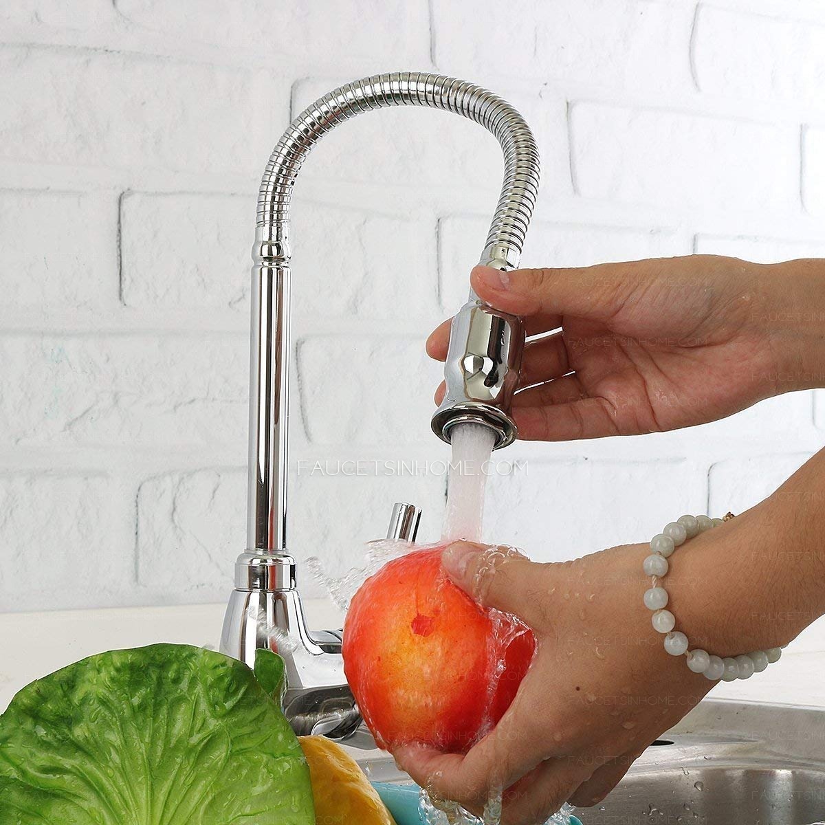 Pull Down Commerical Cold Water Mixed 360 Gegree Single Handle Kitchen Faucet 